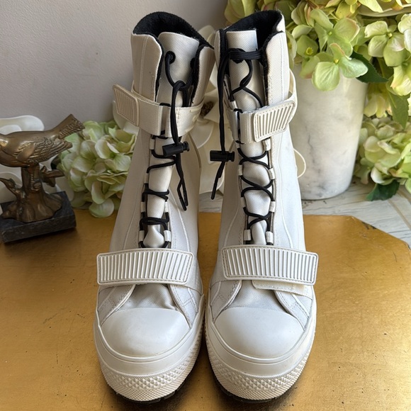 CONVERSE Chuck Taylor All Star Gr82 Heeled Boot In White - Picture 3 of 15